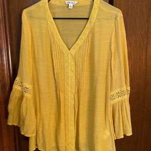 XL flowy bell sleeved yellow blouse